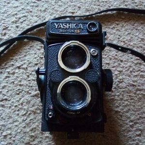 Vintage Yashica Mat-124 Black TLR Film Camera Medium Format Untested